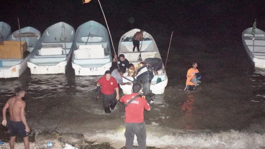 Rescatan a 14 pescadores de Campeche desaparecidos en altamar