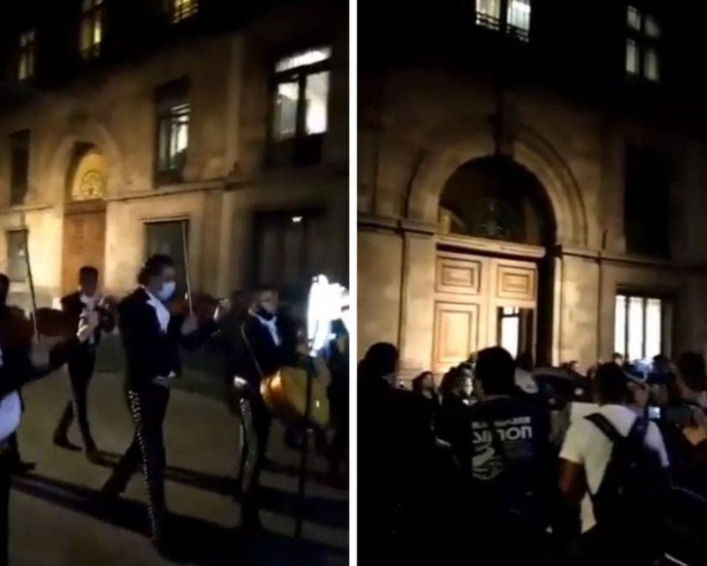Llevan serenata al Palacio Nacional para celebrar cumpleaños de AMLO