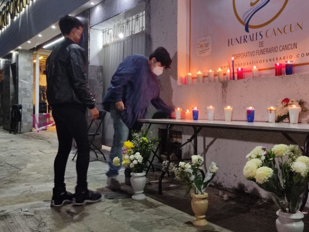 Galería: Velan familiares y ciudadanos a Alexis en Cancún