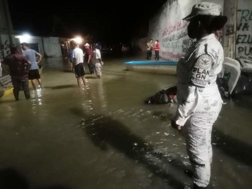 Guardia Nacional ofrece tareas de auxilio tras las inundaciones en Tabasco