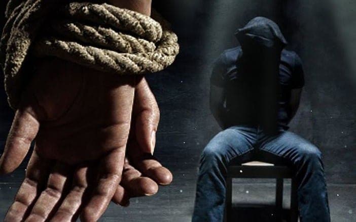 Maniatado logra huir de secuestradores en Playa del Carmen