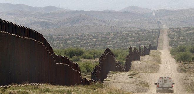 Obras del muro continuarán por un año tras relevo presidencial