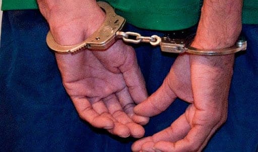 Detienen a abuelos que asesinan y queman a su nieto por 'sus gritos'