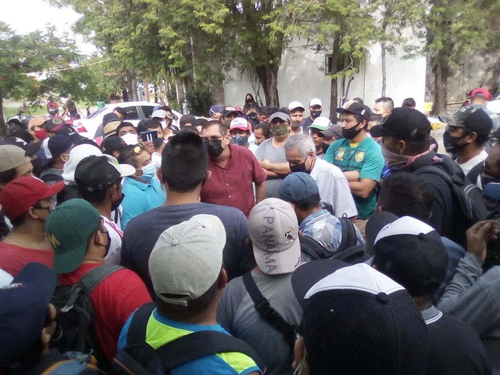 Trabajadores de Inteligencia México rompen cristales en periódico ‘La Verdad’