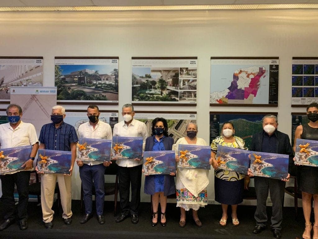 Presentan el libro “50 Aniversario de Cancún: una visión Cartográfica”