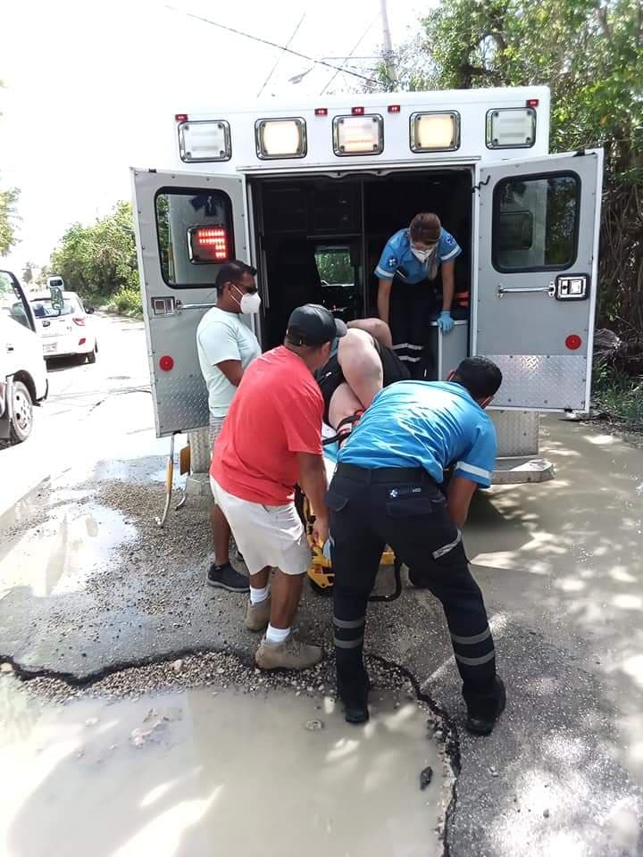 Turista se accidenta en su bicicleta camino de Puerto Morelos