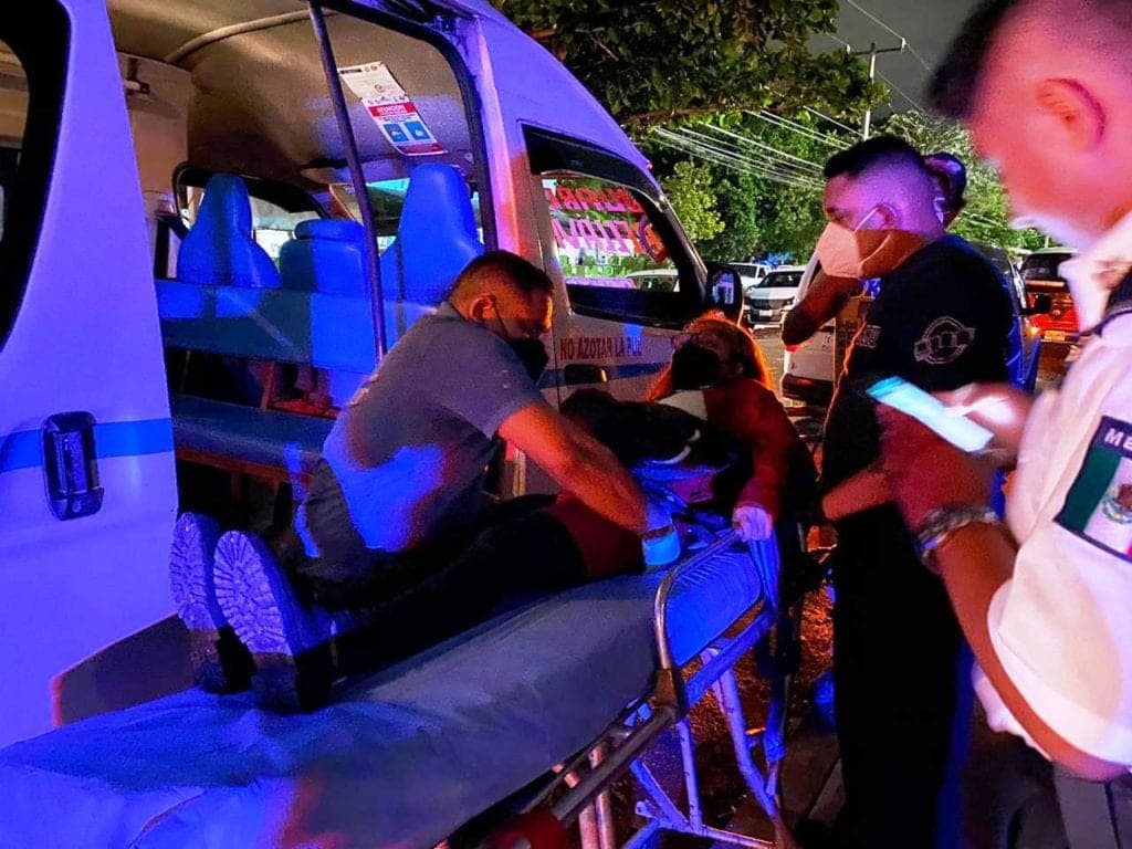 Joven lesionada queda en desamparo, tras choque en Playa del Carmen
