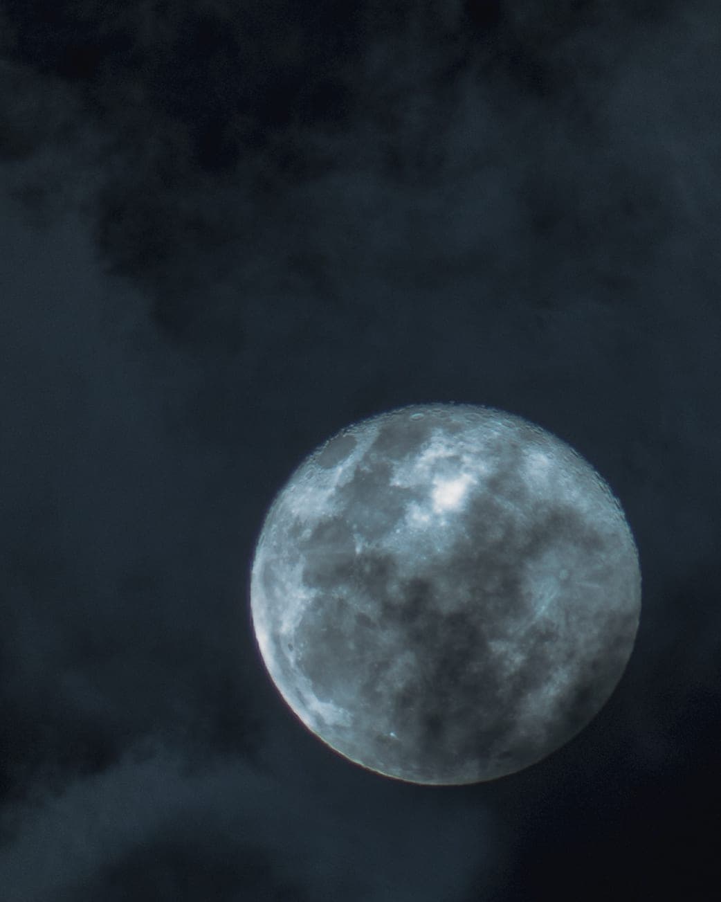 Investigadores realizan estudio de cómo influye la luna llena en el sueño