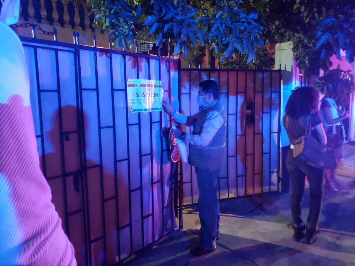 Clausuran fiesta de 200 personas en Playa del Carmen