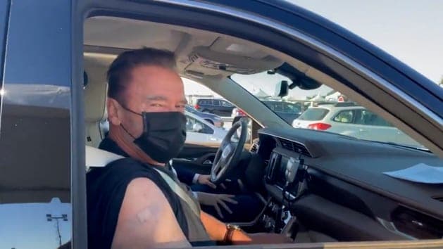 Arnold Schwarzenegger se vacunó contra el COVID-19
