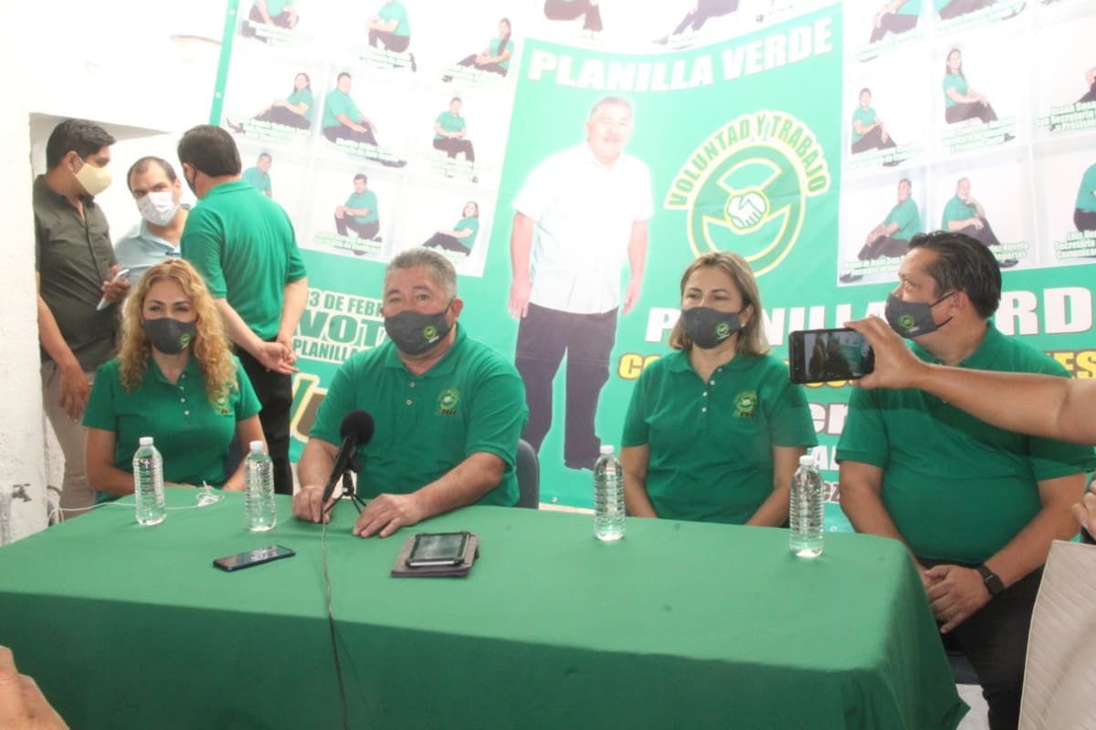 Se lanza contra UBER aspirante a dirigente de taxistas en Cancún