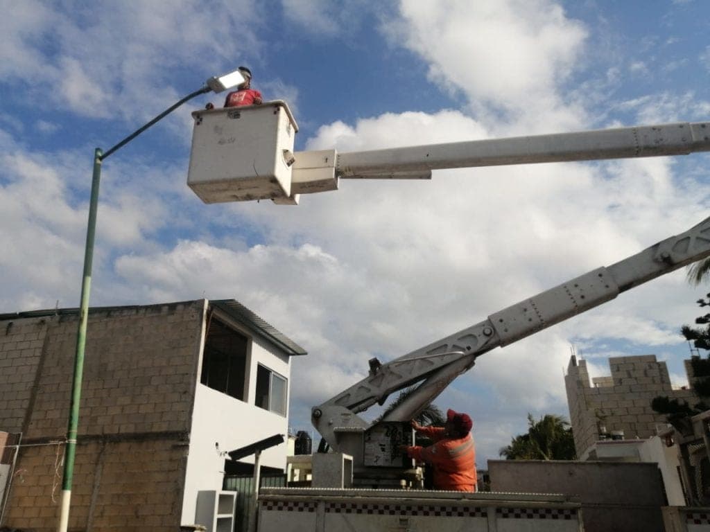 Incumple Cadu y causa fallas en alumbrado en Villas del Sol