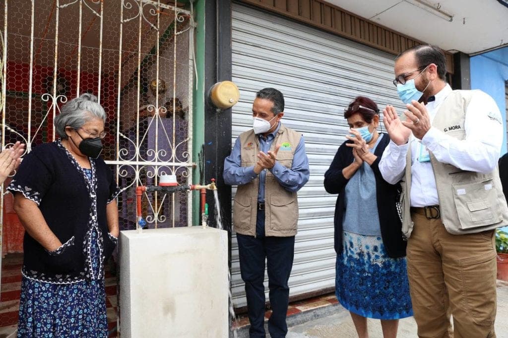 Pone en servicio, Carlos Joaquín González, obras del Canal Pluvial Mayor de la avenida Erick Paolo Martínez, en Chetumal
