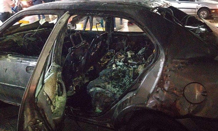 Vehículo se incendió en Cancún; conductor queda con heridas graves