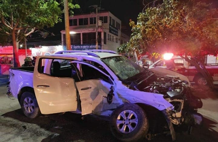 Video: Fuerte choque entre patrulla y camioneta deja cuatro lesionados en Cancún