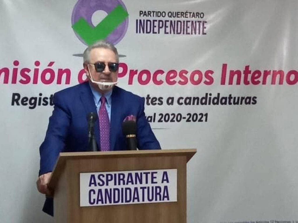 'Quico' acudió a registrarse como aspirante a la gubernatura de Querétaro