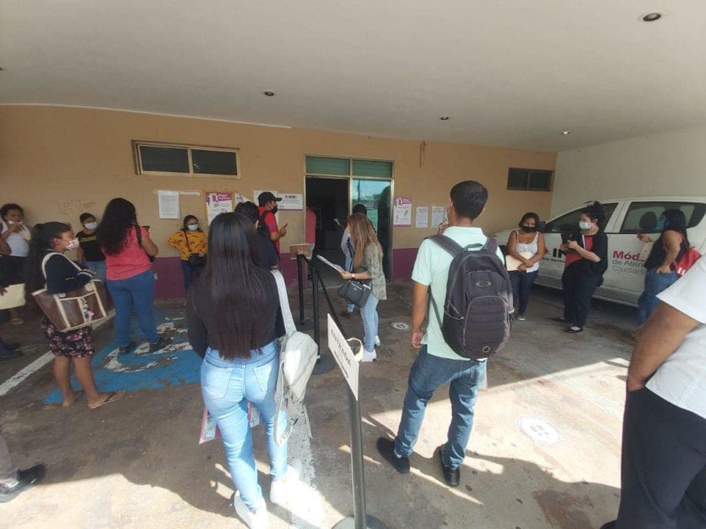 ¿Ya renovaste tu credencial del INE? Hacia el final del plazo, ya no hay citas en Cancún y Playa