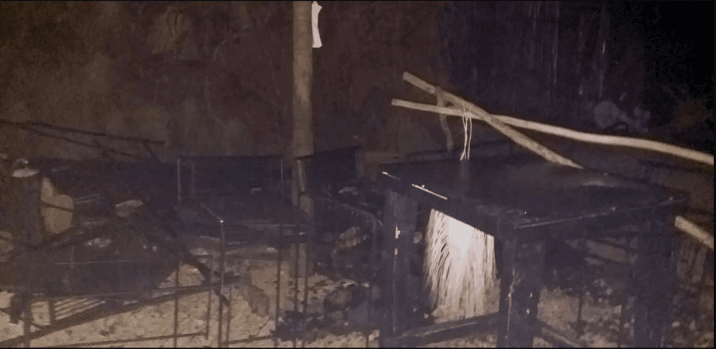 Arrasa incendio en Tulum con 5 establecimientos, plaza comercial y 10 habitaciones