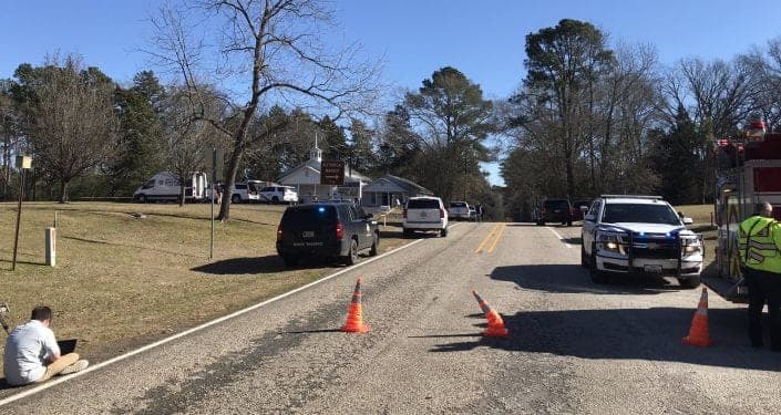 Tiroteo en iglesia de Texas, atacante asesina al pastor y hiere a varias personas