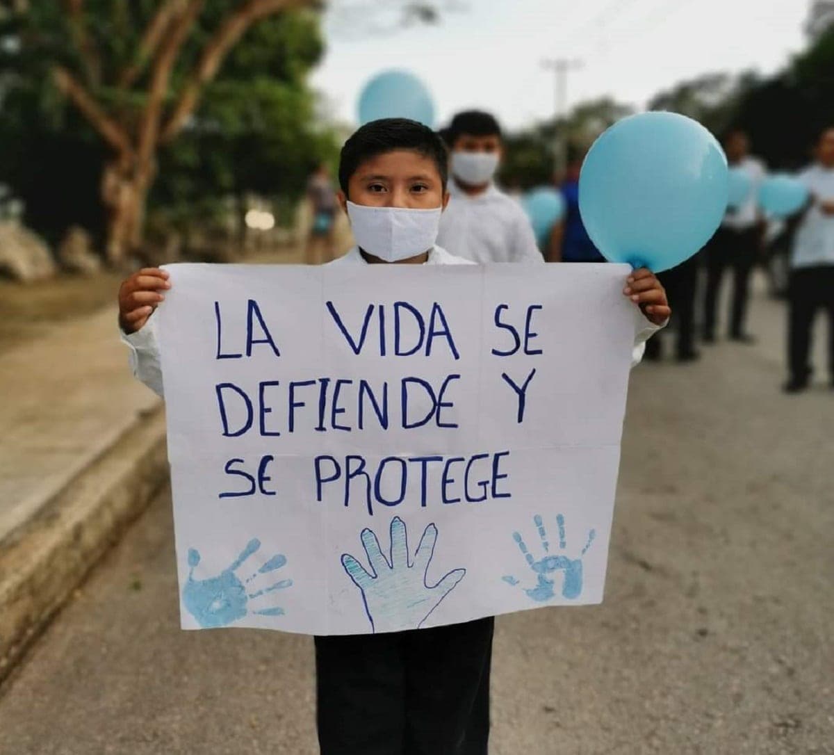 Video: Niños y adultos de la comunidad maya se manifiestan a favor de la vida