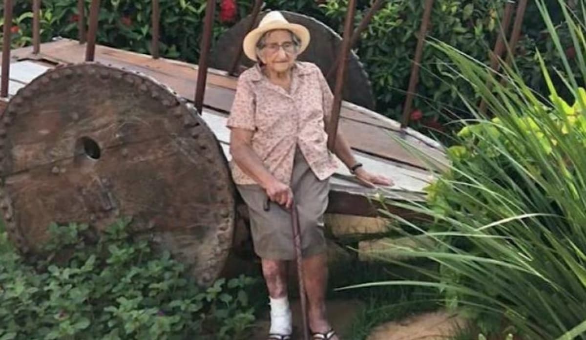 Abuelita celebra tras recibir vacuna contra Covid-19; su hija la atropella y muere