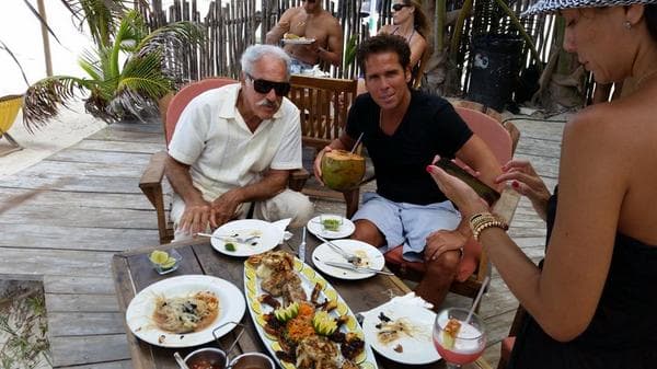 Balconean a Roberto Palazuelos por codo