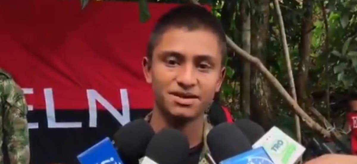 Video: Soldado colombiano se encariña con secuestradores y se pone triste cuando lo liberan