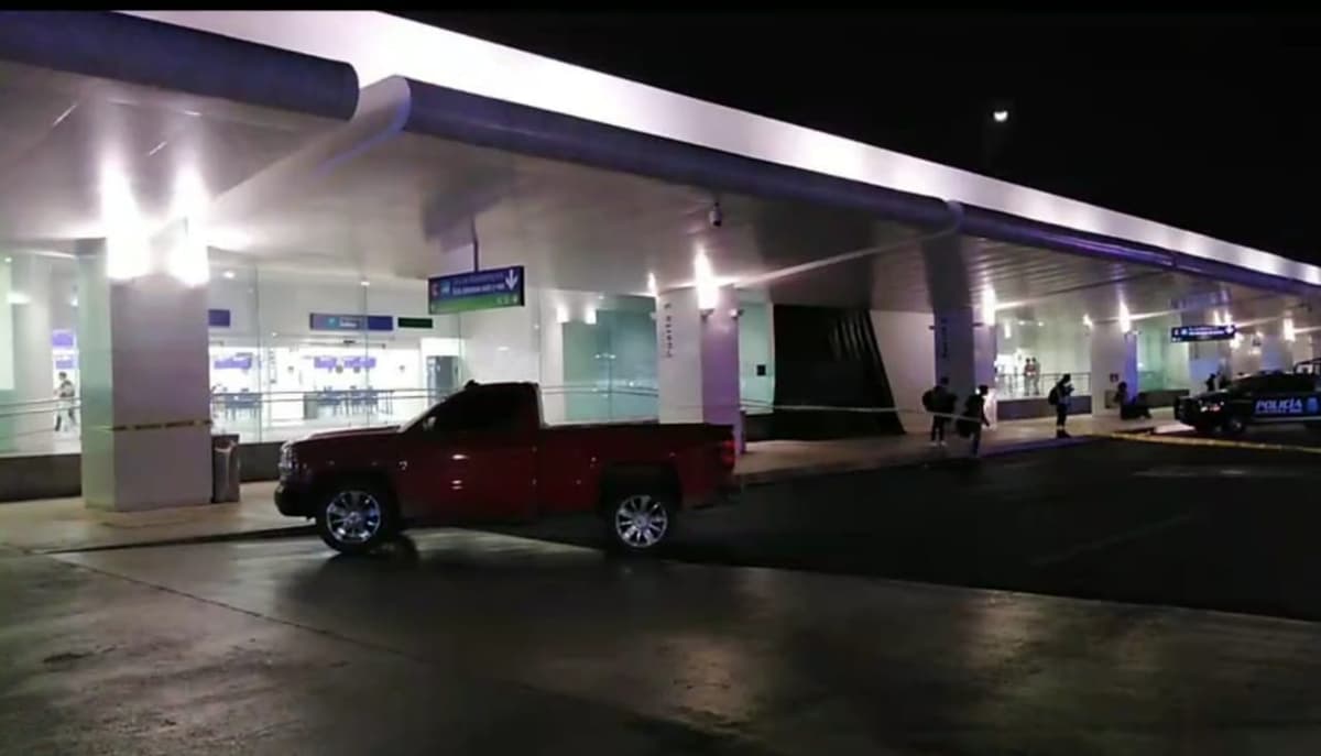 Operativo en aeropuerto de Cancún para detener a presunto responsable de ataque armado
