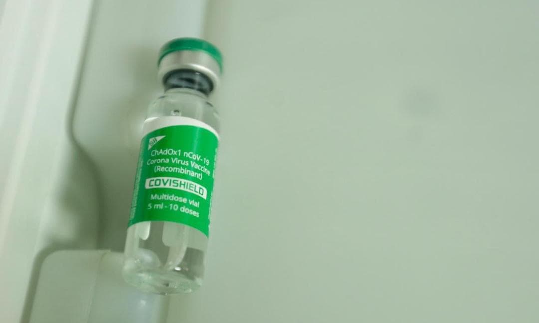 Detienen a enfermero por vender supuestas vacunas para el Covid-19