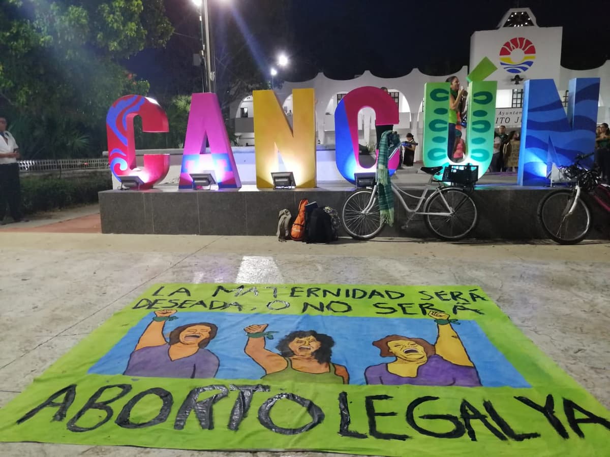 Feministas alistan 'pañuelazo' verde este 14 de febrero en Cancún