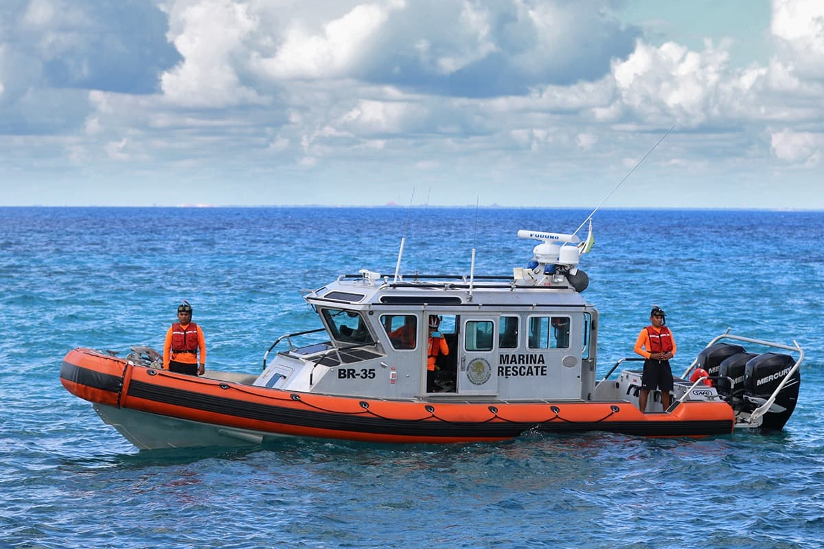 Secretaría de Marina rescata a mexicanos y estadounidenses a la deriva cerca de Cozumel