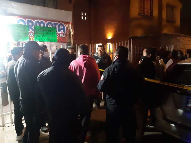 Policía pide a conductor detenerse y como no lo hace, lo matan