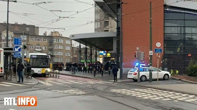Hombre ataca con cuchilladas a varias mujeres en Bruselas