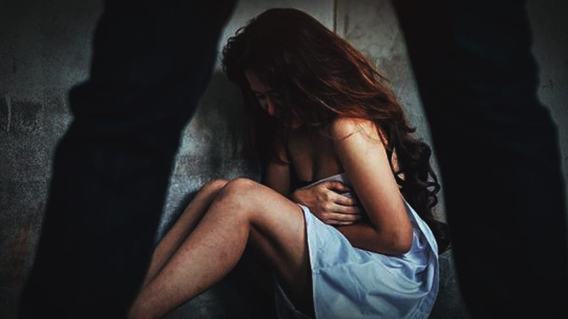 Arrestan a 6 personas en la India por violar a una menor y hacerla desfilar atada