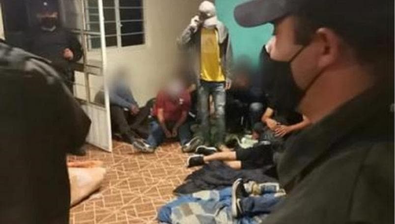 Rescatan a 44 niños migrantes de una casa ubicada en Puebla