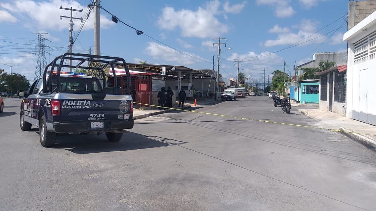 Balean a un estilista en la 234 de Cancún; le dispararon desde una bicicleta