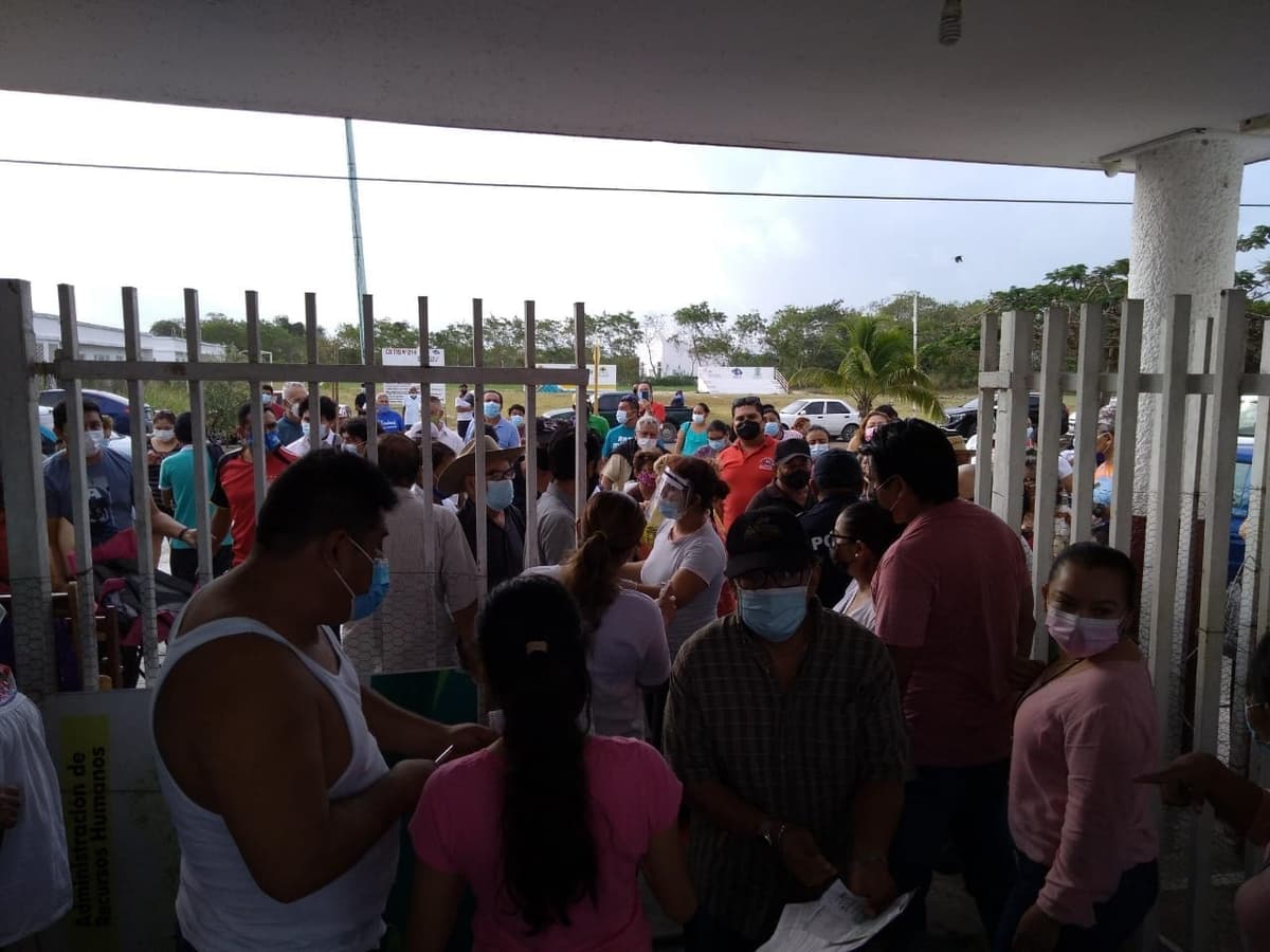 Madrugan adultos mayores en puntos de vacunación contra Covid-19 en Chetumal