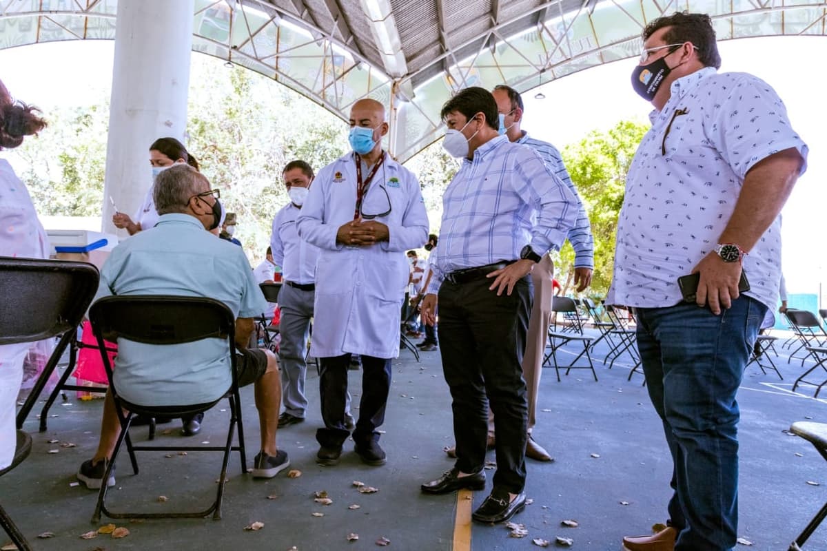 Reciben adultos mayores vacuna contra Covid-19 en Tulum