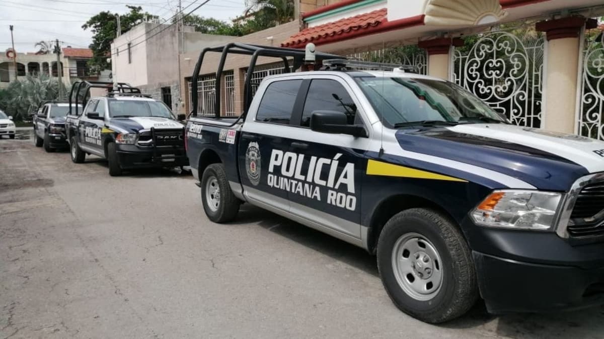 Policía capturan a dos mujeres y dos hombres con armas de fuego en Cancún