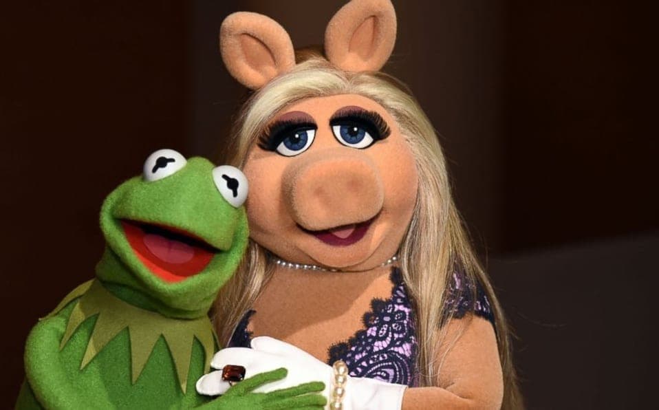 Cancelan a Miss Piggy por violencia doméstica contra la Rana René