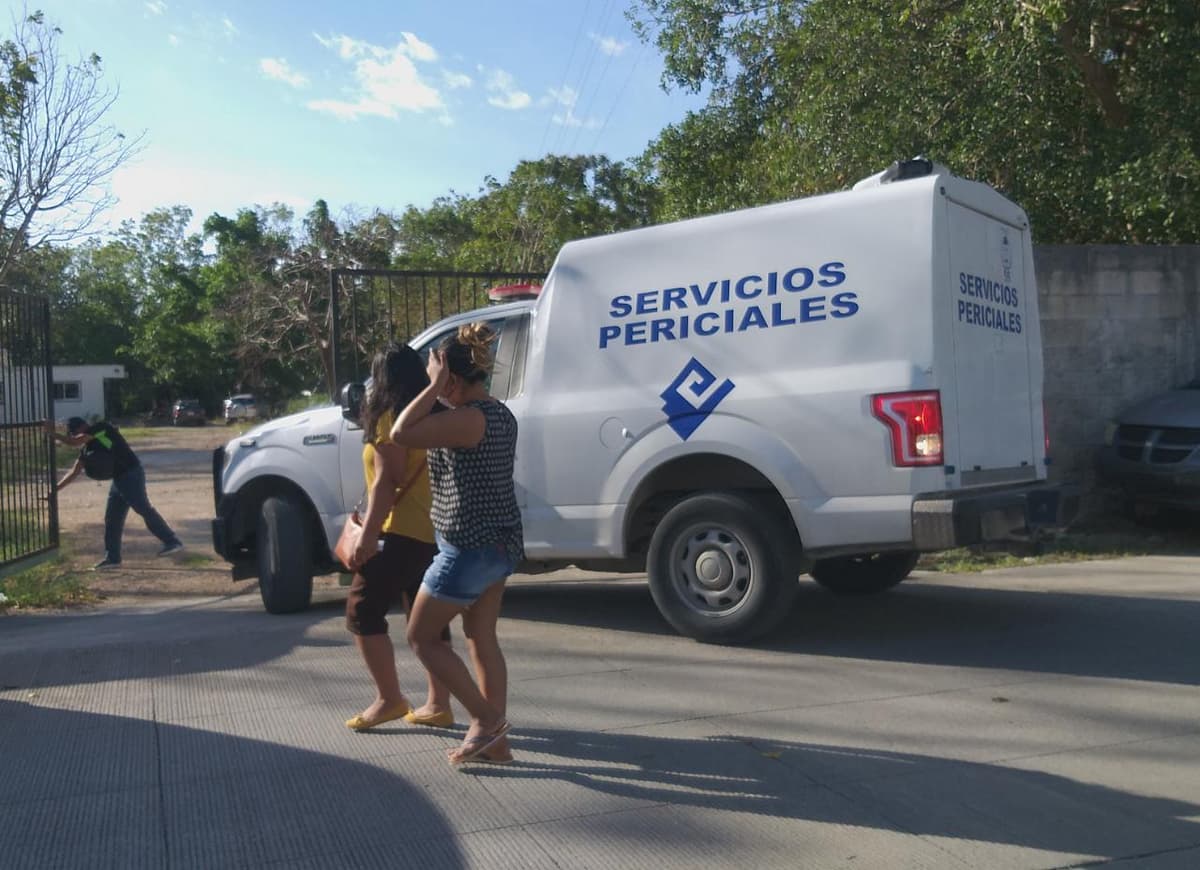 Hallan muerta a una persona en el patio de una casa, con rastros de quemaduras