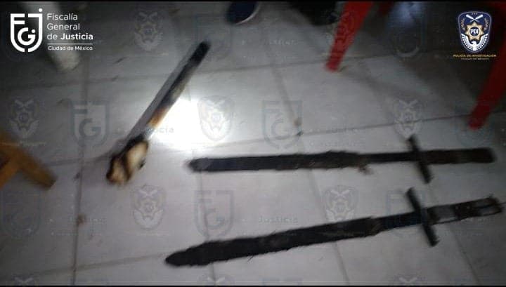 Policía de CDMX irrumpe en casa de feministas en víspera del 8M