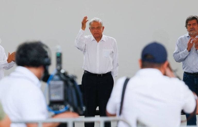 AMLO anuncia posible regreso a clases después que vacunen a todos los educadores