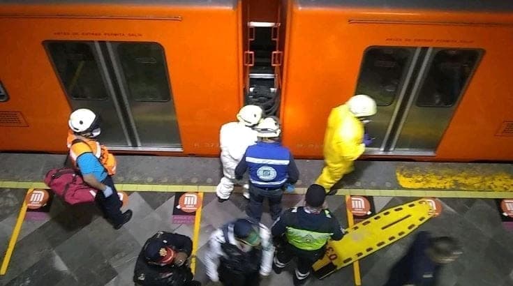Una joven de 17 años se avienta al Metro, presuntamente porque no tenía lana para estudiar