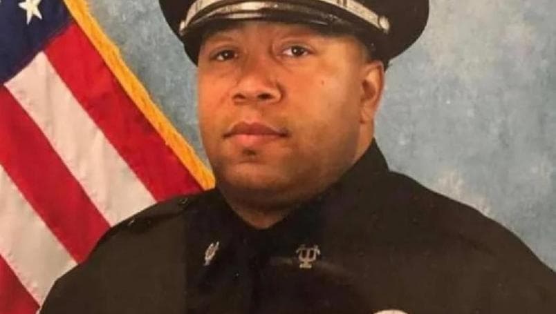 Matan a policías por exigir cubrebocas a aficionados de un juego de básquetbol