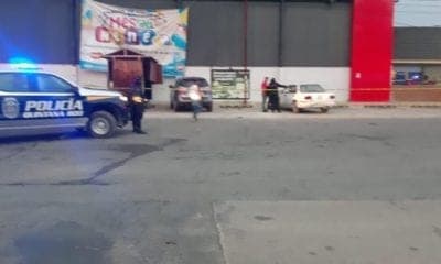 Hallan cuerpo descuartizado dentro de un auto en el estacionamiento de Super Aki