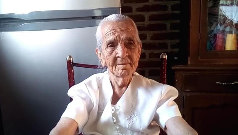 Youtuber que cocina quiere vivir de sus recetas; tiene 87 años