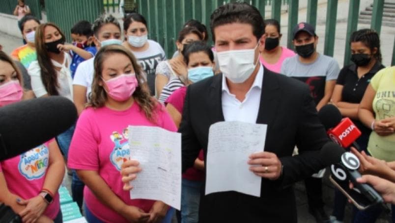 Samuel García protesta ante el IMSS por trato "inhumano" a niños con cáncer