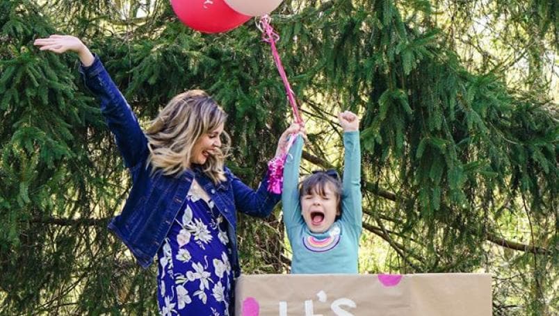 Madre le da la bienvenida a su hija trans de 6 años y genera polémica