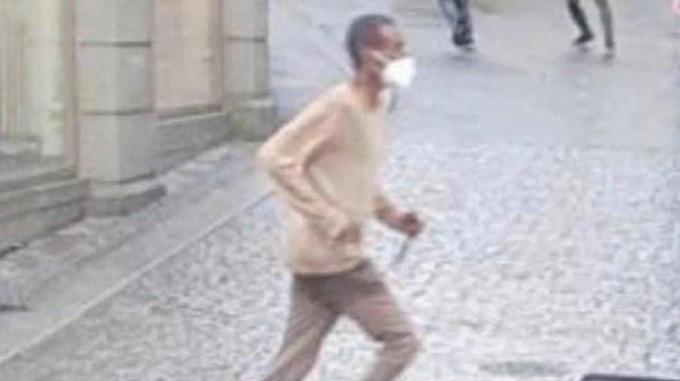 VIDEO: ¡Se soltó el diablo! Varios muertos y heridos en un ataque con cuchillo